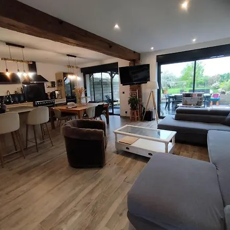 Holiday home Maison Familiale Avec Jardin 12' 40'paris
