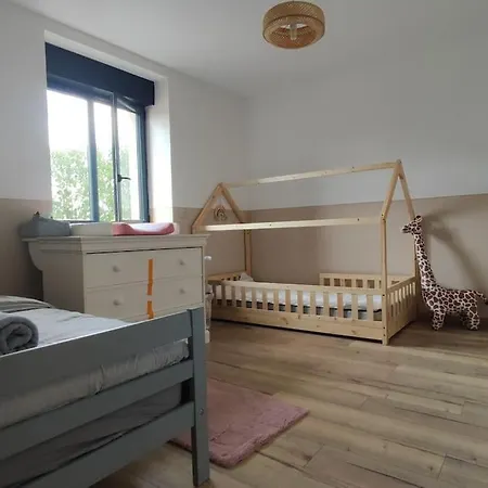 Holiday home Maison Familiale Avec Jardin 12' 40'paris Coutevroult